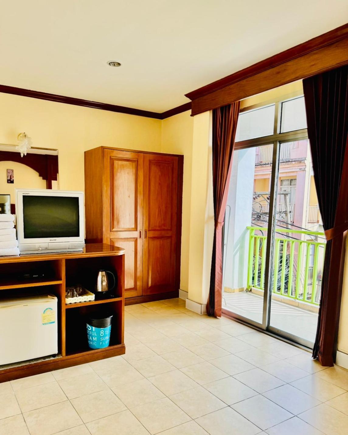 Innarm House Patong Extérieur photo